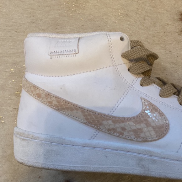 GUC NIKE SIZE 9 - Picture 7 of 12